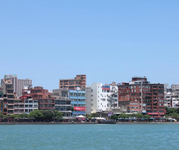 淡水河畔的老街